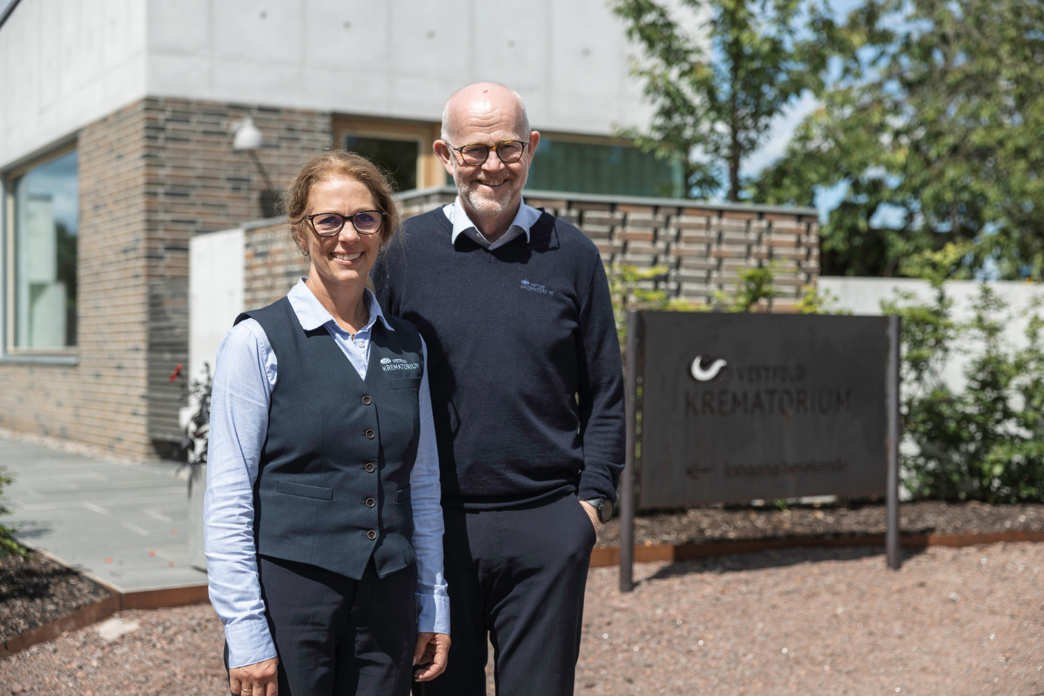 Monika Holm Svinsholt og Ola Asp fra Vestfold Krematorium